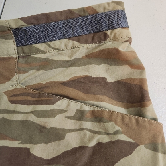 Patagonia Camouflage Shorts Mens, sz 40 - Picture 10 of 11
